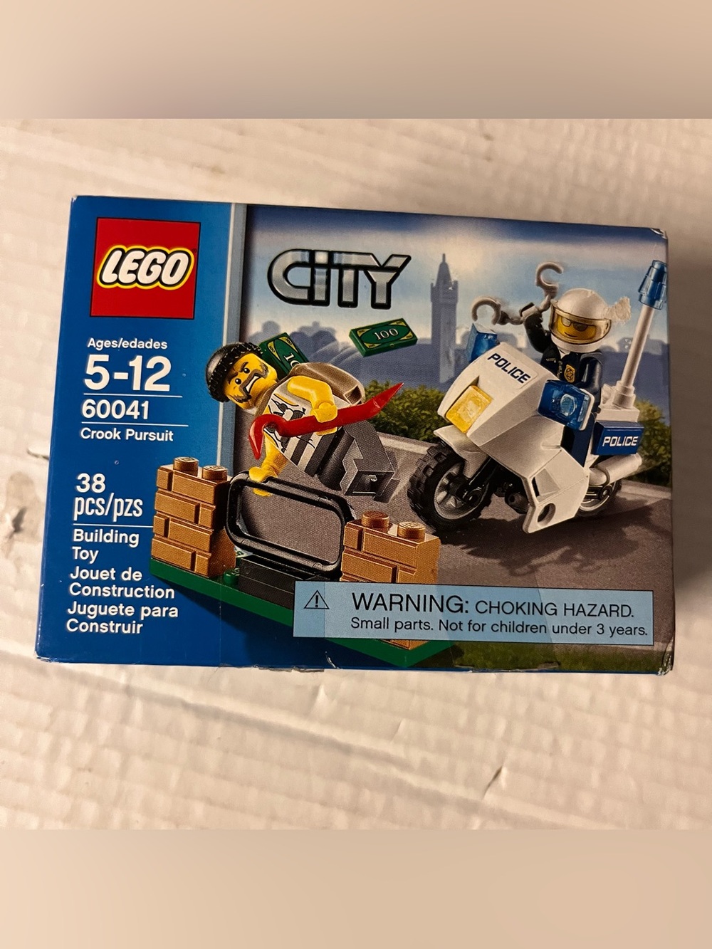 LEGO City Crook Pursuit Set 38 Pieces (60041) Crook & Police Minifigures